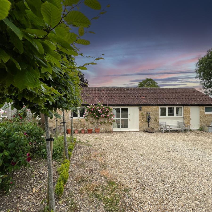 Whitley Coach House Villa Luaran gambar
