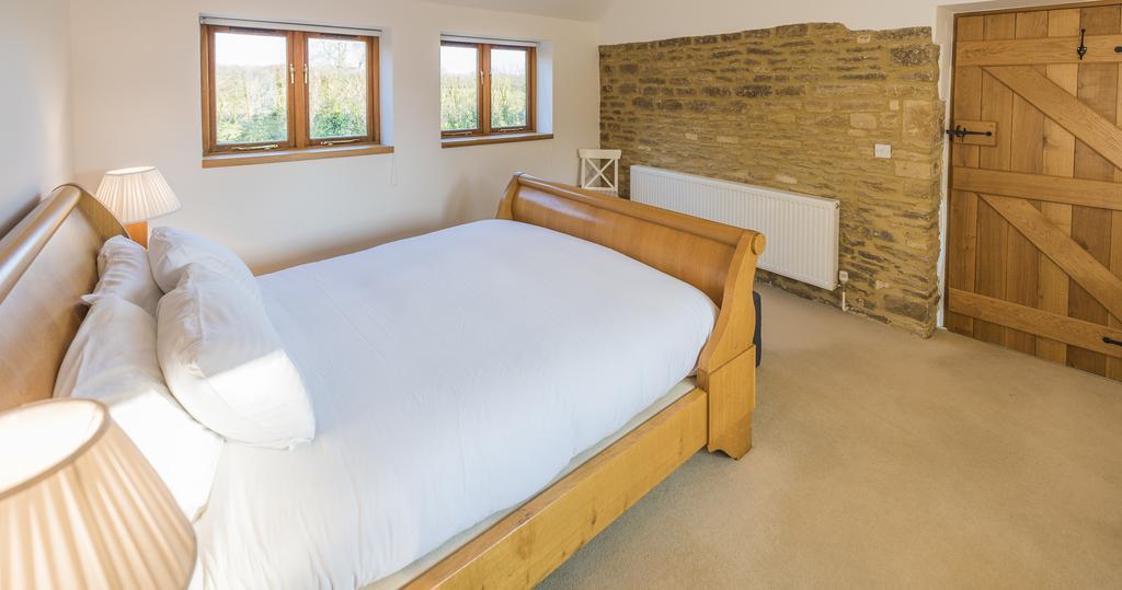Whitley Coach House Villa Luaran gambar