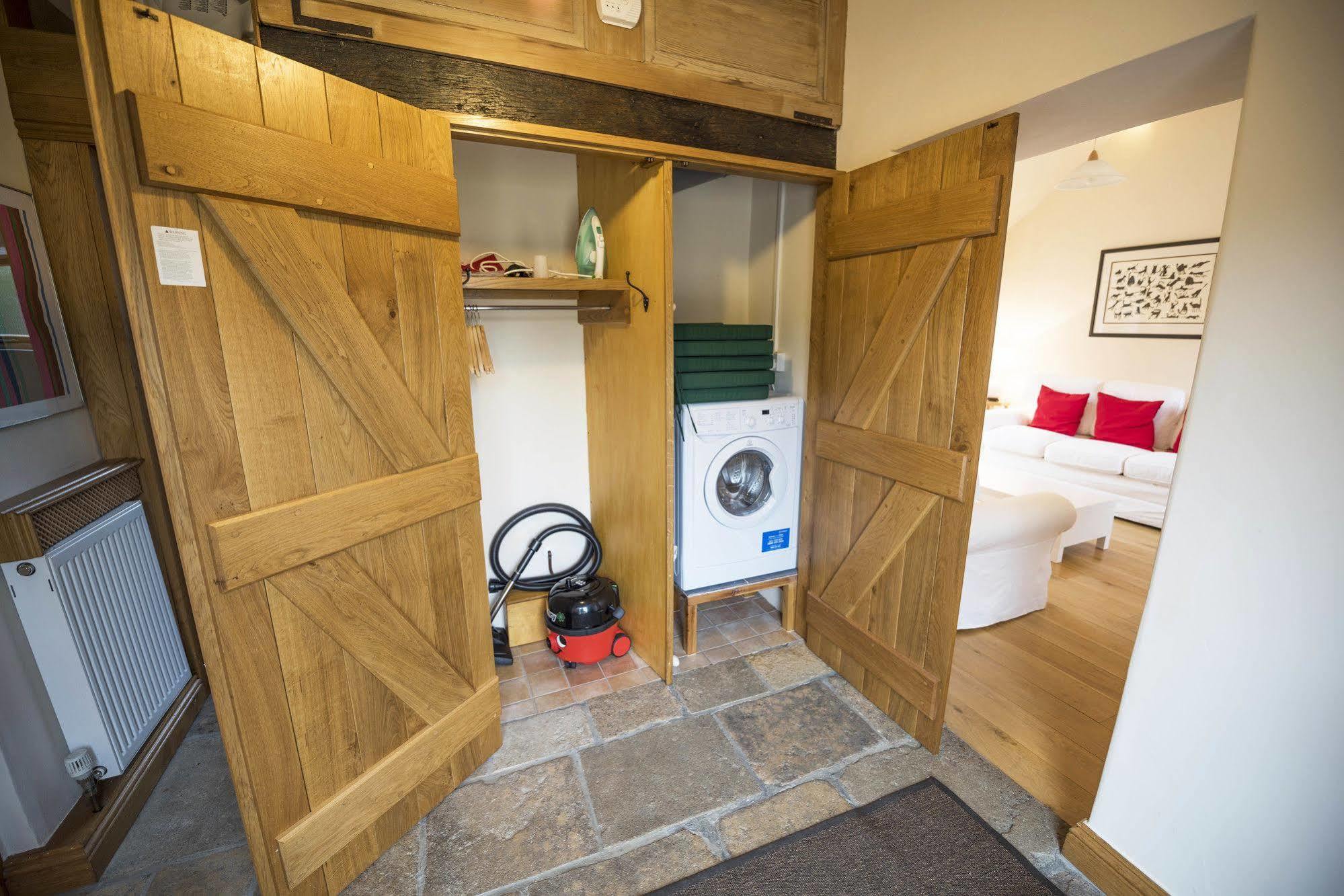Whitley Coach House Villa Luaran gambar