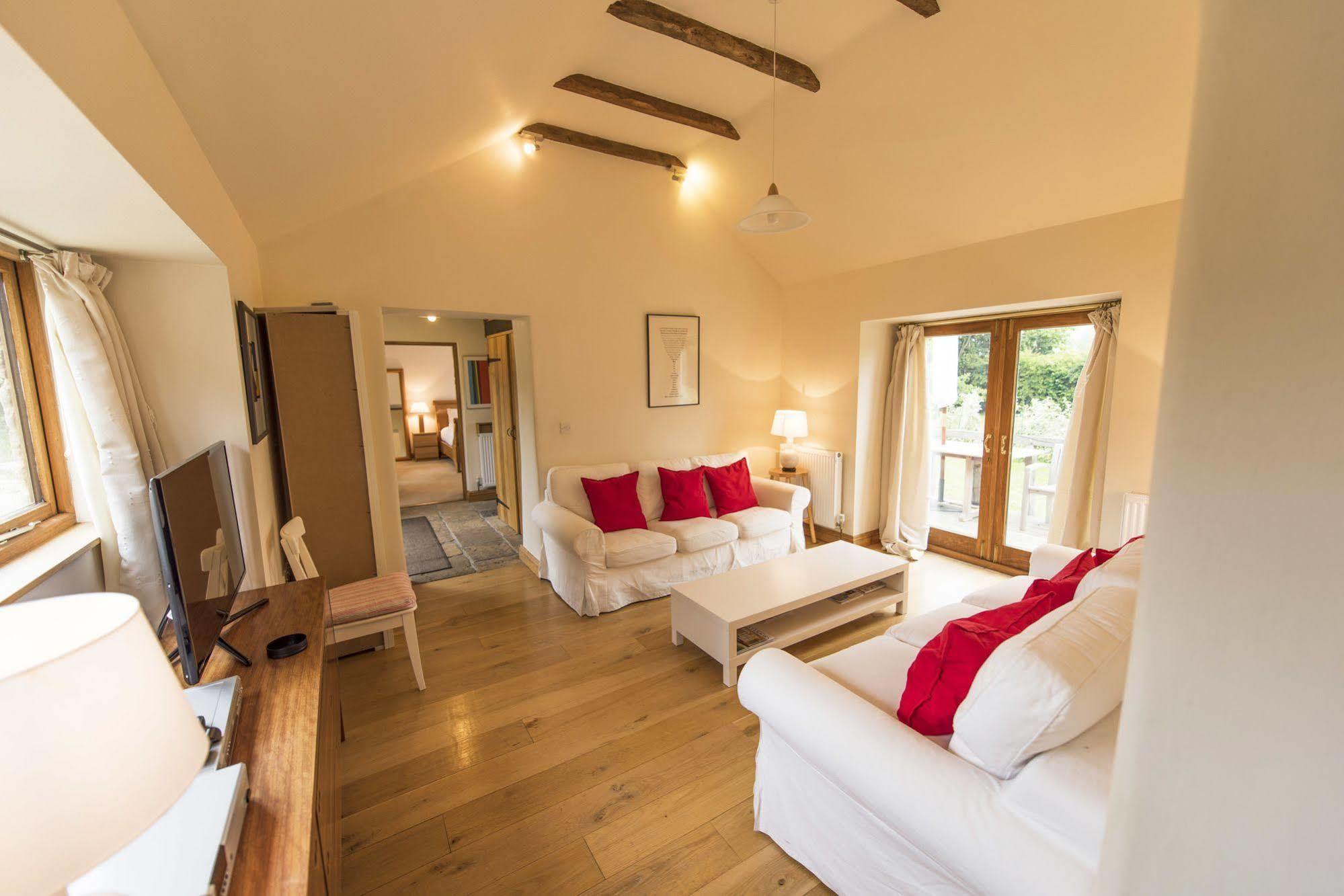 Whitley Coach House Villa Luaran gambar